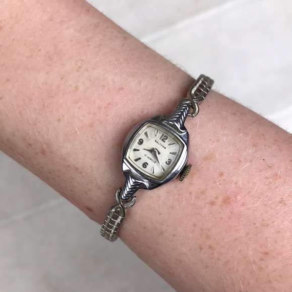 Waltham 17 jewels antique wind up watch not tested